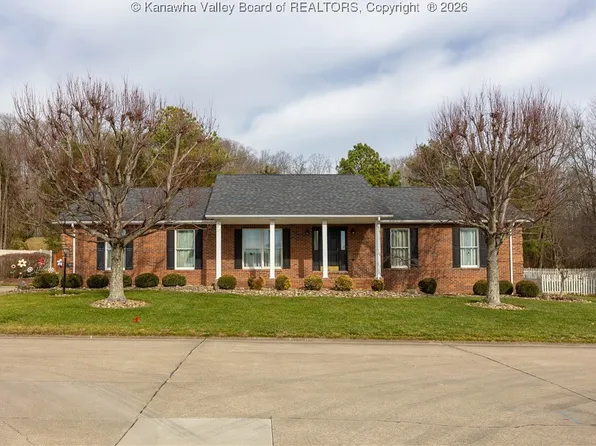 97 Willowood Cir, Hurricane, WV 25526