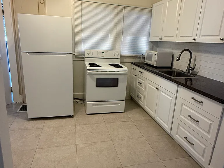 1401 E Jefferson St #4 — Photo 4