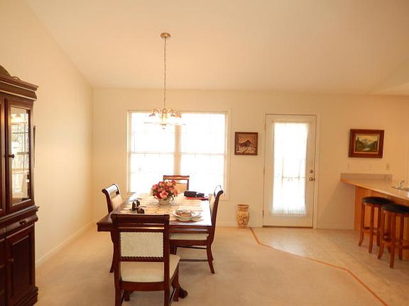 4th image of 313 Lakeview Dr