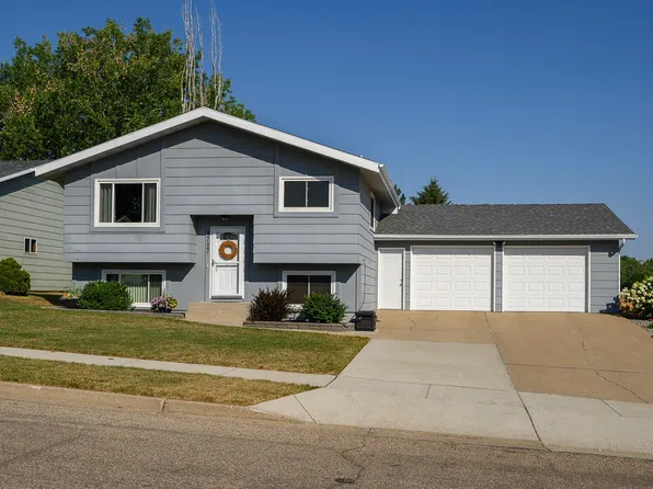 1717 9th Ave SE, Mandan, ND 58554