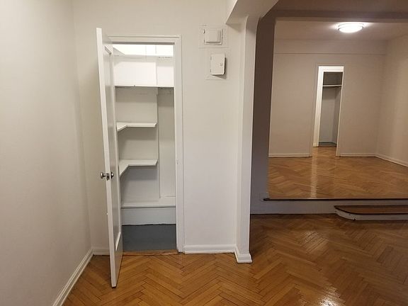5th image of 139 E 35th St APT 1N