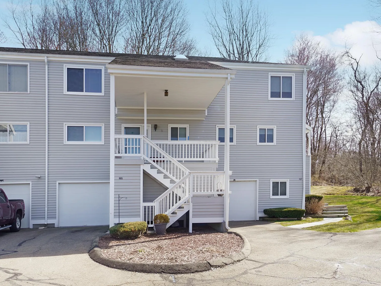 165 Pheasant Ln — Photo 1