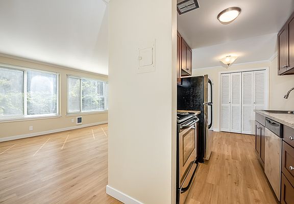 3rd image of 1718 14th Ave APT 202