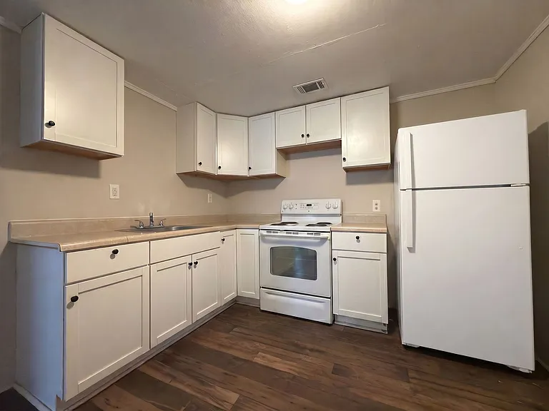 2181 Eleanor Dr — Photo 13