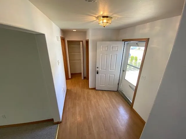 246 S Dolphin St — Photo 3
