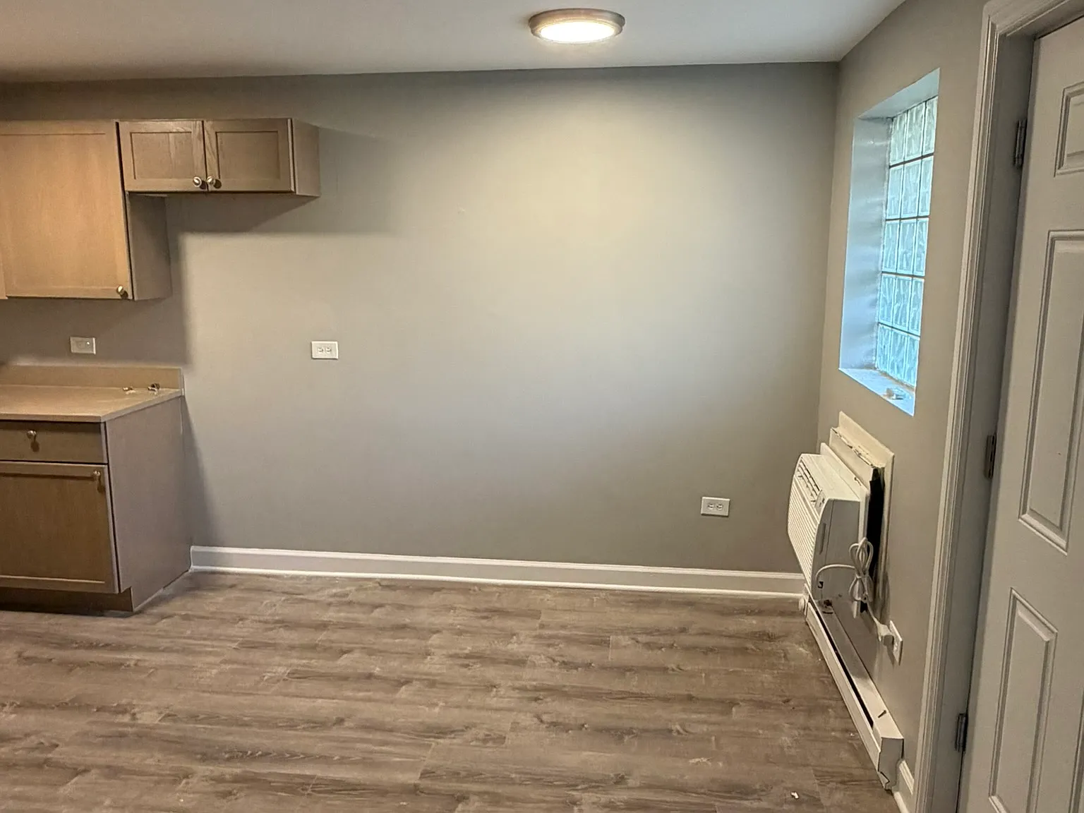 1 bed, 700 sqft, $1,200 — Photo 2