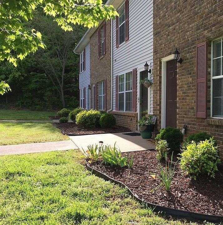 1st image of 934 Kingsbury Dr APT B