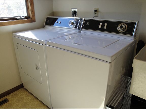 2nd image of 1053 Westview Dr #1053