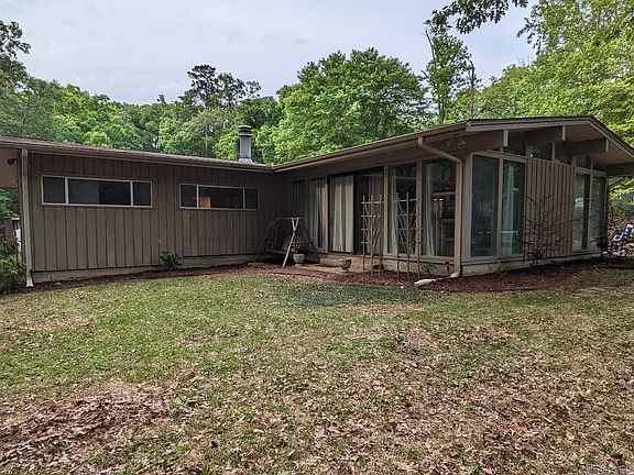 3rd image of 901 Sue St