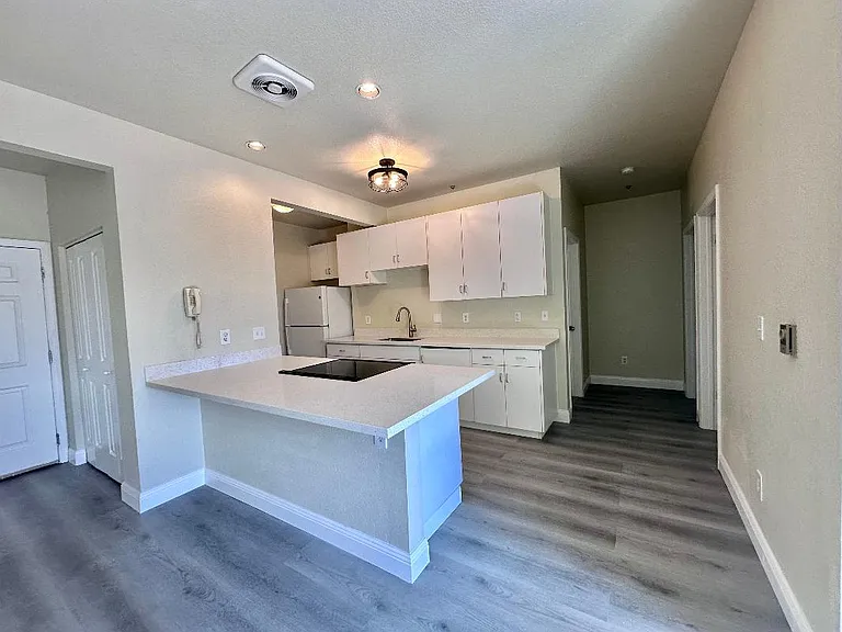 2615 Telegraph Ave #205 — Photo 2