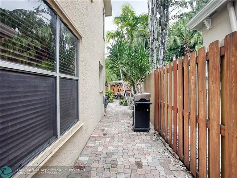 521 N Victoria Park Rd — Photo 20