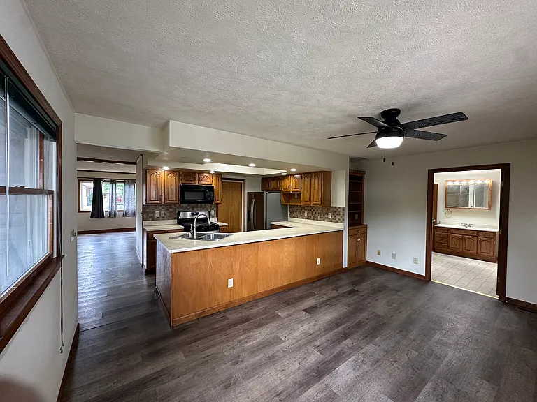 2537 Lafayette Dr — Photo 4