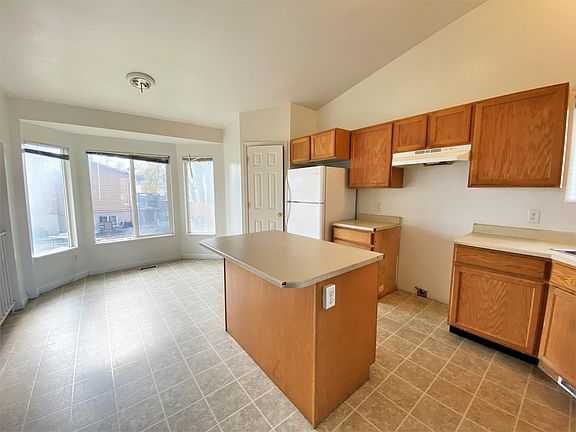 3rd image of 1715 W Featherstone Cir