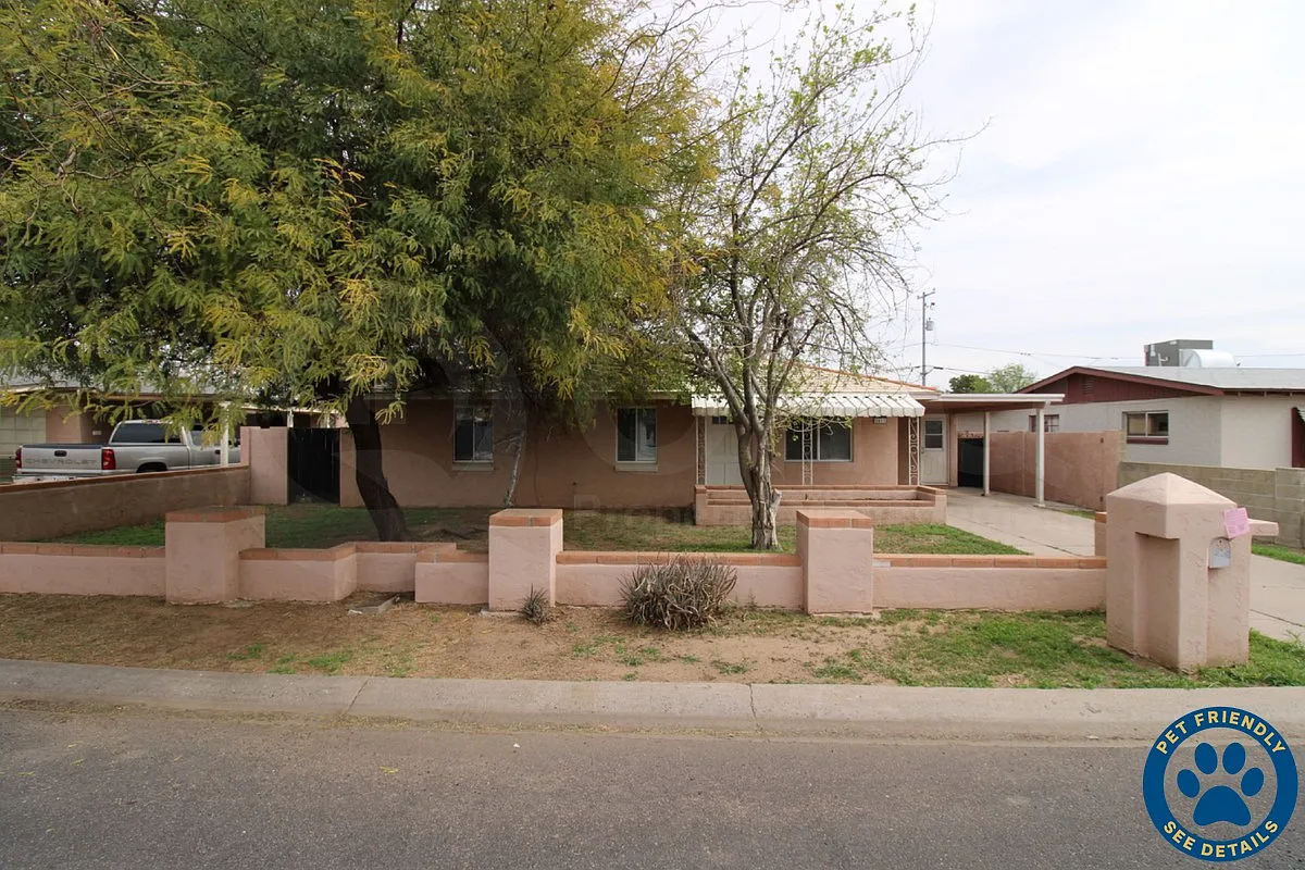 4 bed, 2.0 bath, 1300 sqft, $1,750 — Photo 1