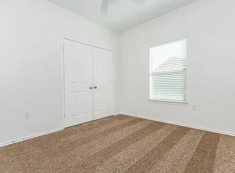San Pedro Apartments — Photo 36