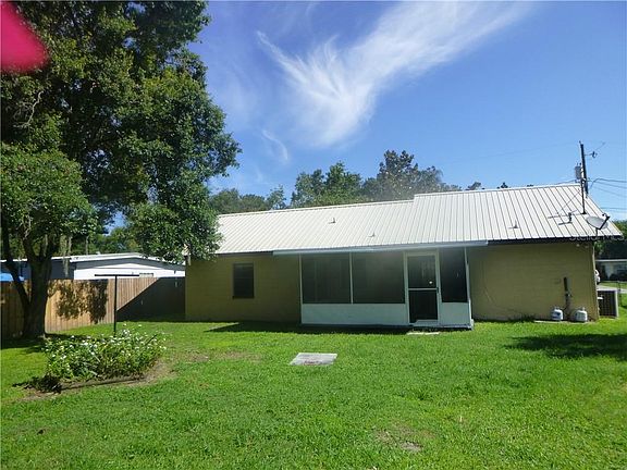 2nd image of 555 Pinecrest Dr W