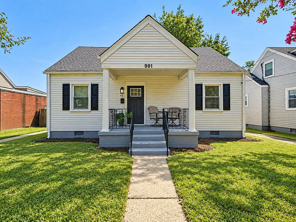 981 Wolcott Ave