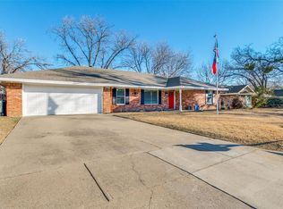 324 Plainview Dr, Hurst, TX 76054