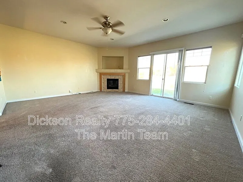 3 bed, 2.0 bath, 1932 sqft, $2,550 — Photo 2