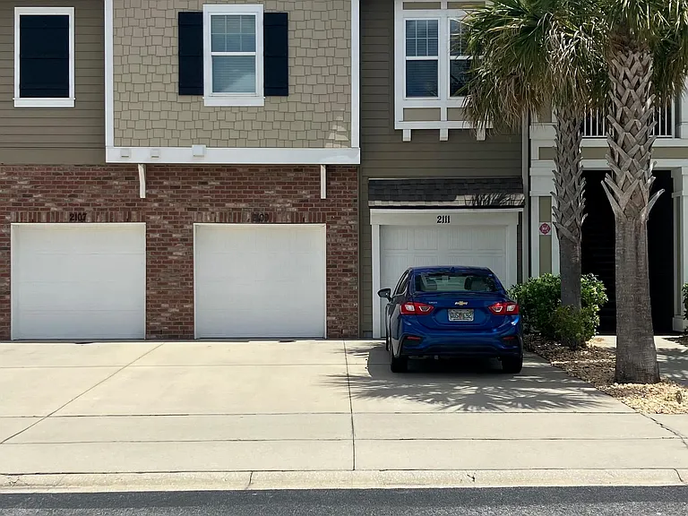 2109 Golden Lake Loop St — Photo 2