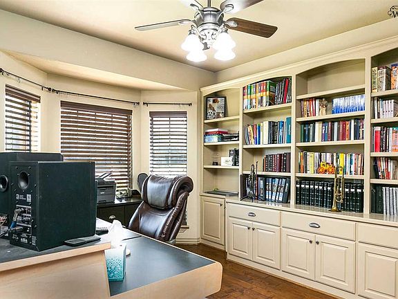 3rd image of 9 Desert Willow Ct