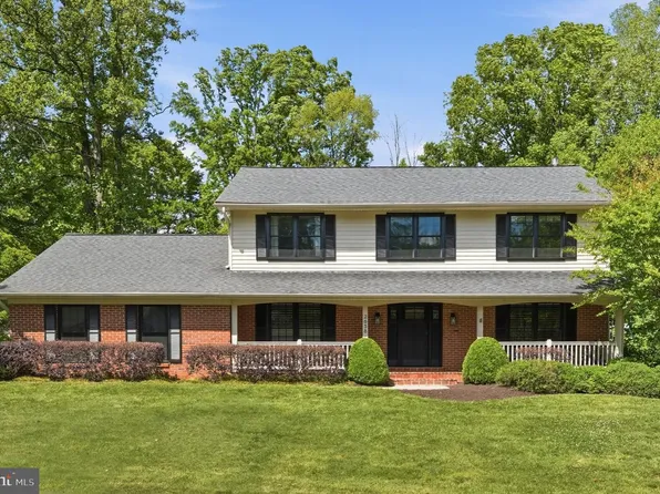 2638 Oakton Glen Dr, Vienna, VA 22181