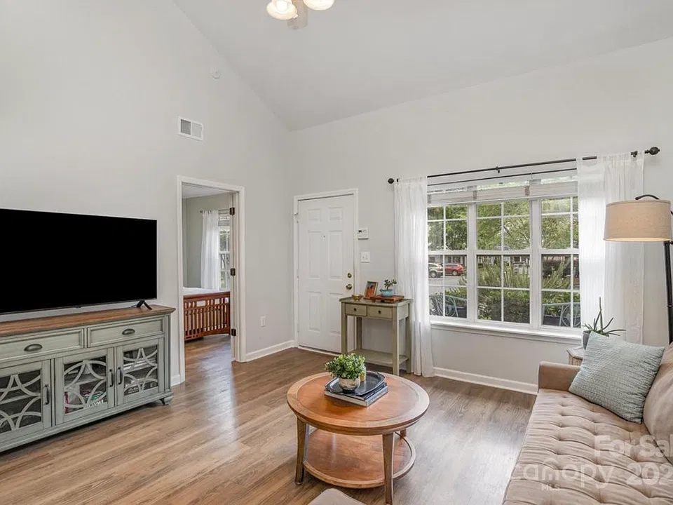 12611 Bluestem Ln