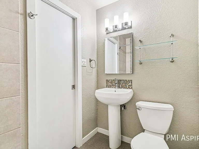 59 N Ogden St #10 — Photo 22