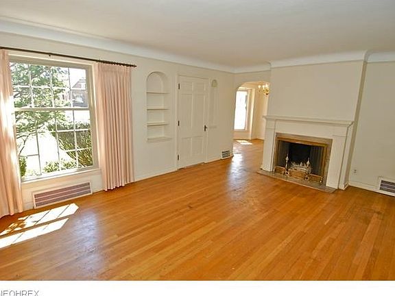 4th image of 21466 Cromwell Ave