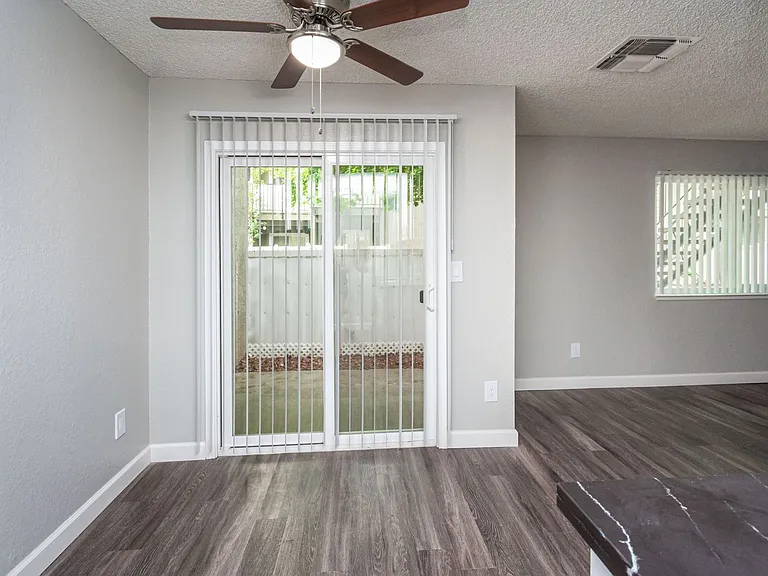 Gold Creek Apartments — Photo 38