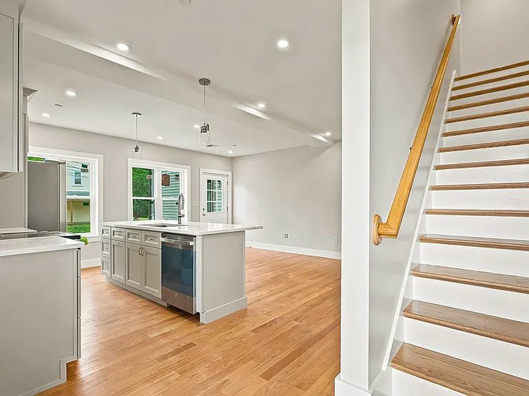 4 Mayhew St #B — Photo 3