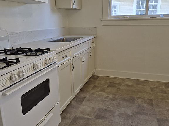 5th image of 1031 Adelaine Ave #1/4