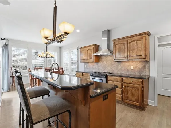 15708 Linden St, Overland Park, KS 66224