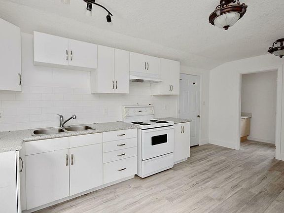 4th image of 119 Albert St S