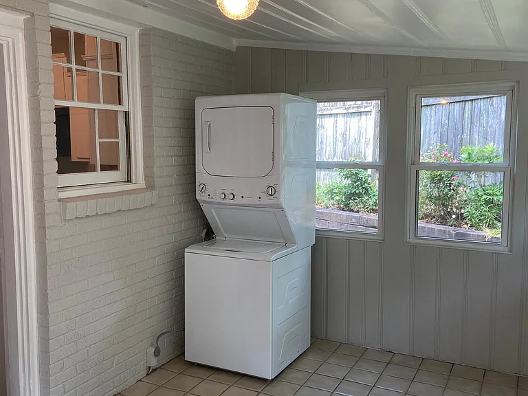 1409 Chelsea St — Photo 22