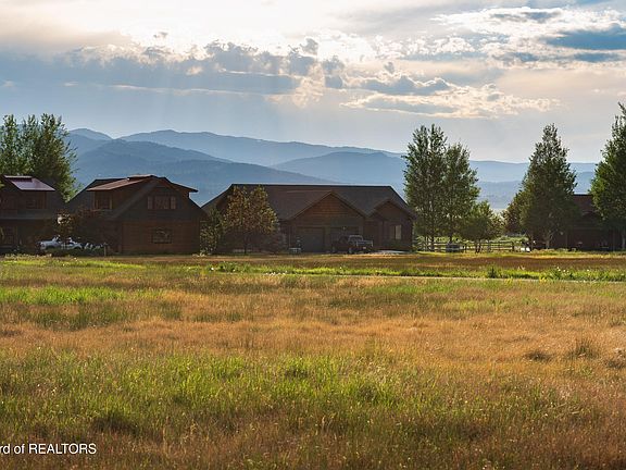 5th image of 4896 Cinder Cone Dr