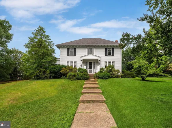 1803 Orchard St, Alexandria, VA 22302