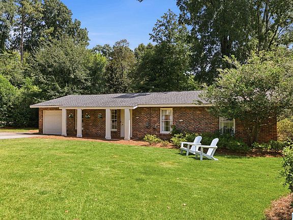 2nd image of 4044 Meadowview Cir