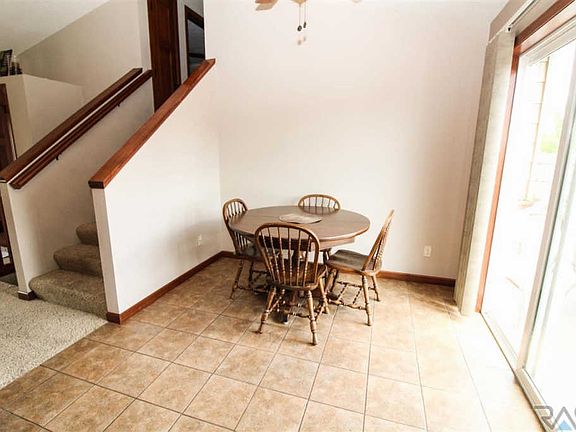 5th image of 3925 W 92nd St