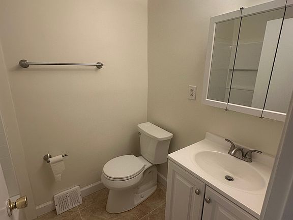 5th image of 2031 Beyer Ave Floor 1