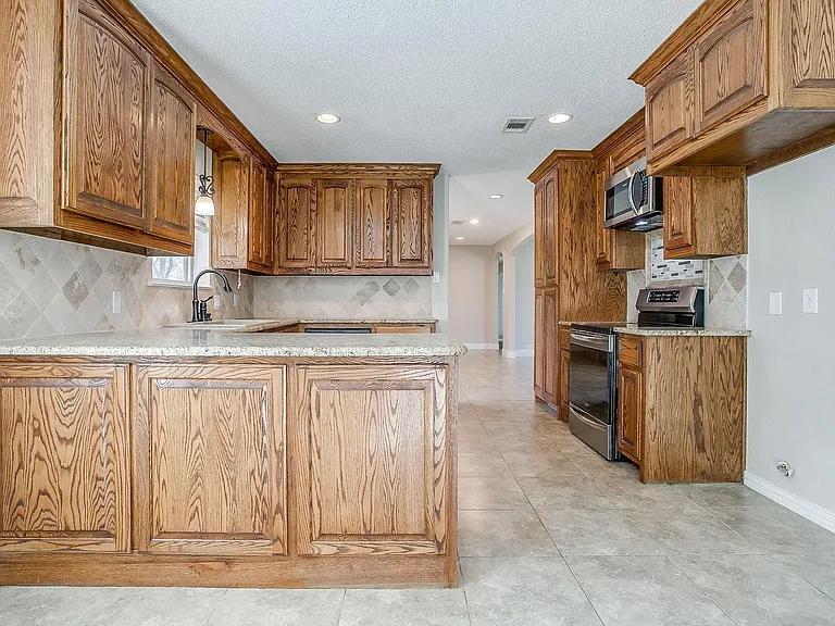 1812 Winchester Way — Photo 35