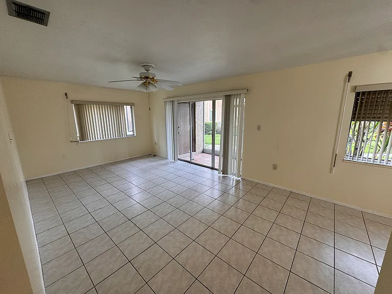 1575 Greenlea Dr #1 — Photo 4