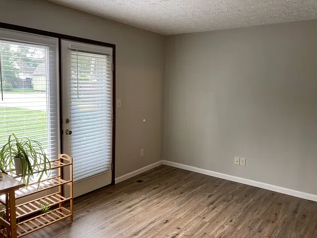 2 bed, 890 sqft, $1,300 — Photo 4