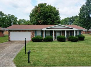 37 Aubuchon Dr, Fairview Heights, IL 62208