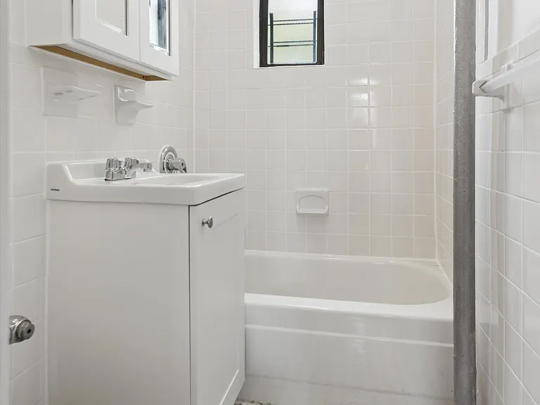 45-35 48th St #5D — Photo 4
