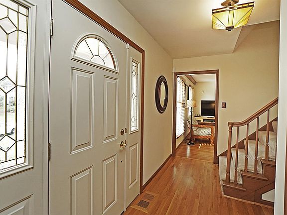 4th image of 4462 Bromyard Ave