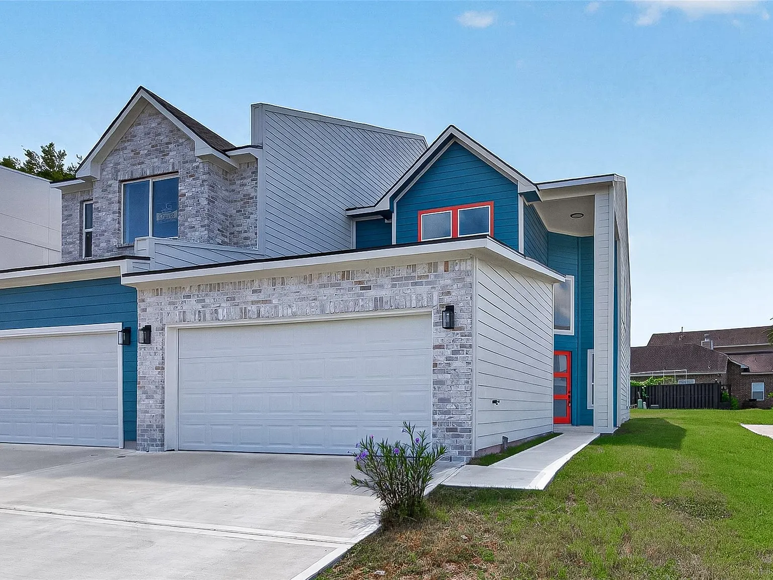 3 bed, 3.0 bath, 2165 sqft, $2,350 — Photo 1