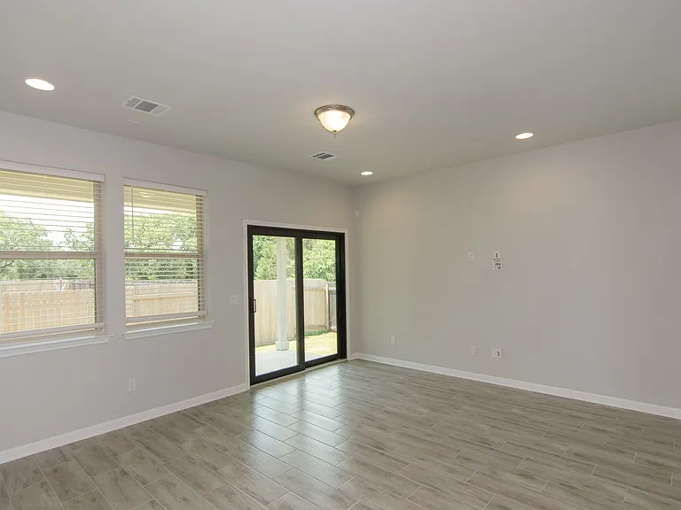 905 Olive Creek Dr — Photo 10