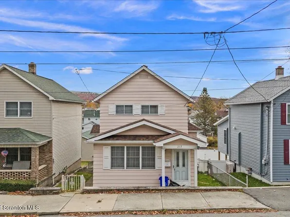 217 Hickory St, Peckville, PA 18452