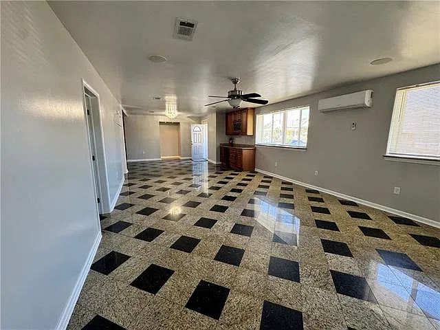 5 bed, 4.0 bath, 2482 sqft, $2,800 — Photo 4